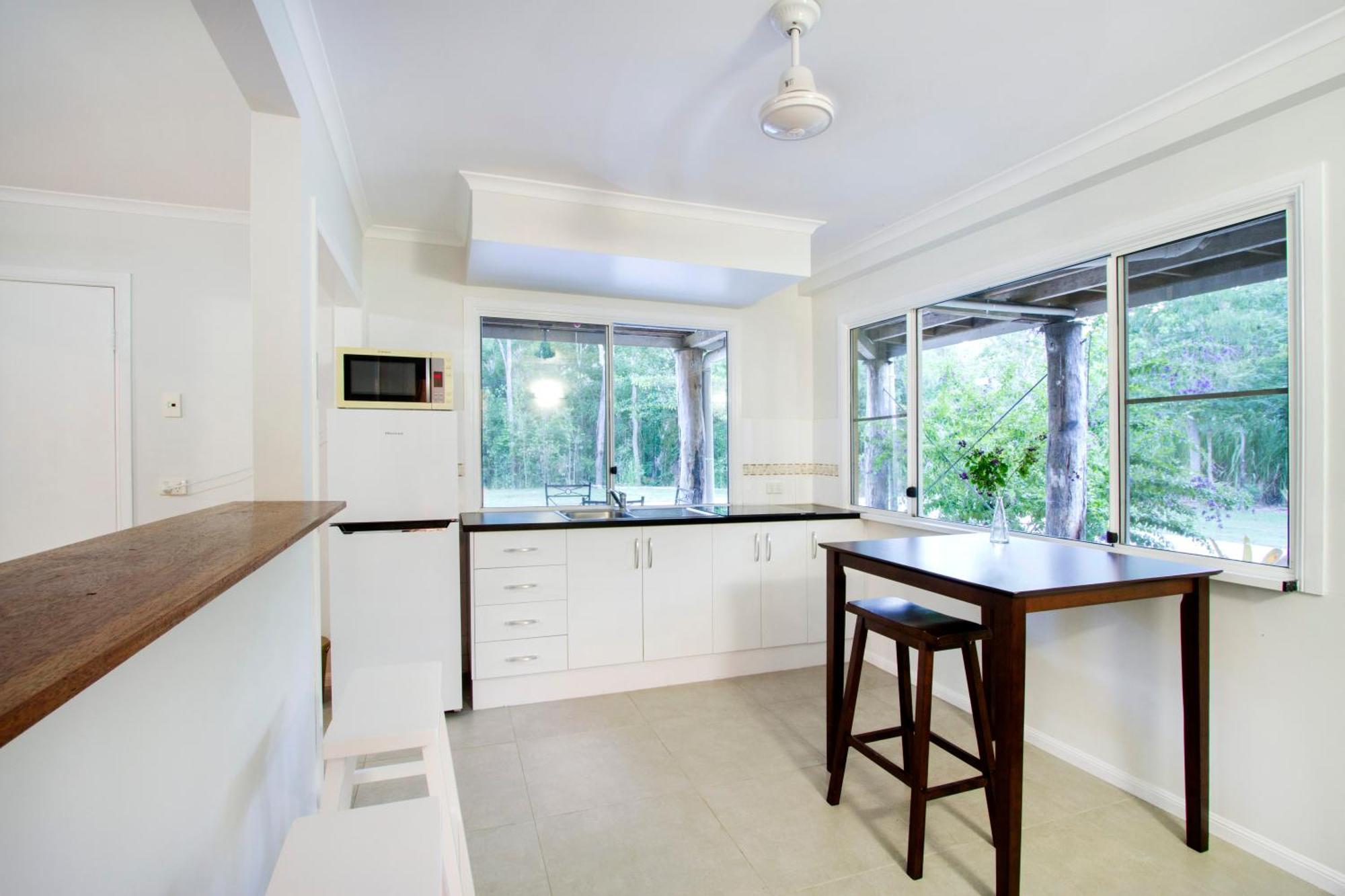Airlie Beach Eco Cabins - Adults Only מראה חיצוני תמונה