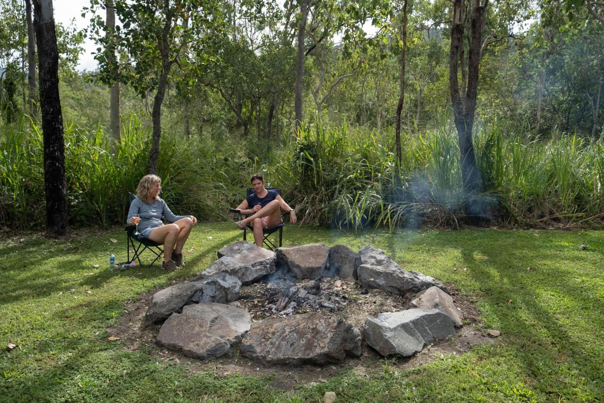 Airlie Beach Eco Cabins - Adults Only מראה חיצוני תמונה